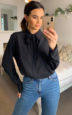 Brand new 🌟 HOXTON GAL Tie Neck Oversized Crepe Top In Black 👏