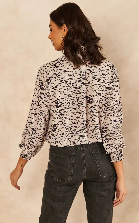Brand new 🥰 Jenerique High Neck Long Sleeve Oversize Top In Beige Leopard Print 💯 - Image 4