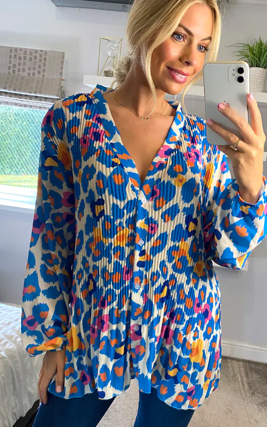 New 🔥 KURT MULLER Funky Animal V Neck Pleated Blouse In Blue 😉