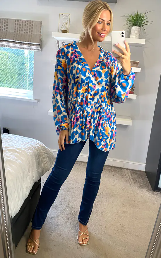 New 🔥 KURT MULLER Funky Animal V Neck Pleated Blouse In Blue 😉 - Image 2