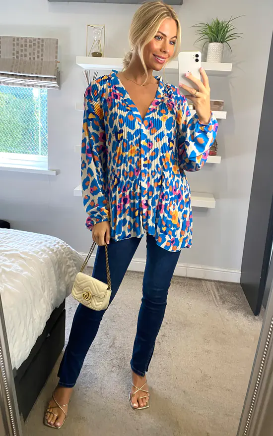 New 🔥 KURT MULLER Funky Animal V Neck Pleated Blouse In Blue 😉 - Image 3