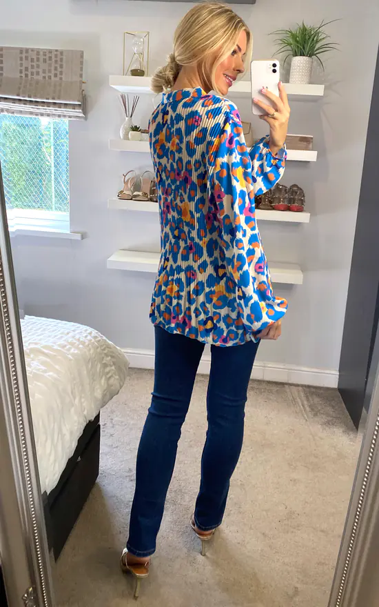 New 🔥 KURT MULLER Funky Animal V Neck Pleated Blouse In Blue 😉 - Image 4