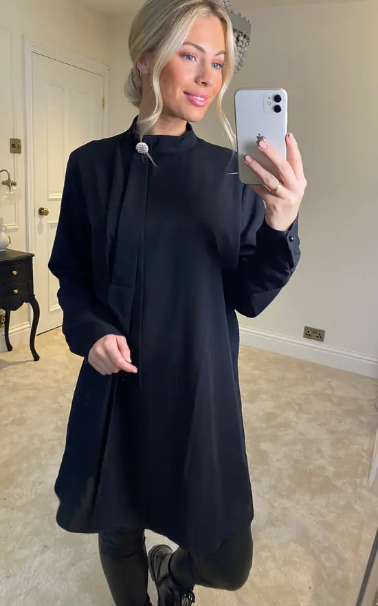 Deals 🎁 HOXTON GAL Oversized Brooch Detailed Long Sleeves Tunic Top In Black 😍 - Image 2