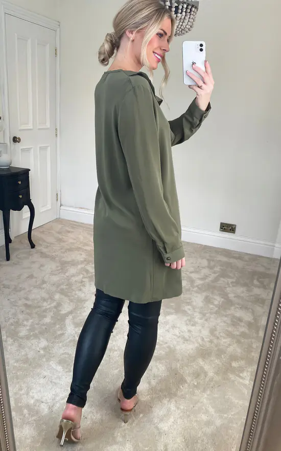Best Sale ๐ฏ HOXTON GAL Relaxed Fit Long Sleeves Satin Tunic Top With Ruffle Details In Khaki โจ - Image 4