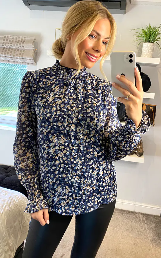 Outlet ๐ Izabel London Navy Floral High Neck Chiffon Blouse ๐คฉ