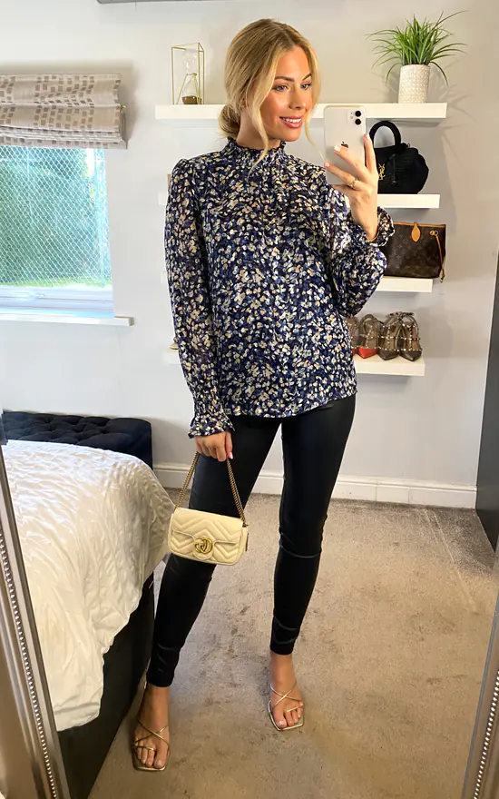 Outlet ๐ Izabel London Navy Floral High Neck Chiffon Blouse ๐คฉ - Image 3