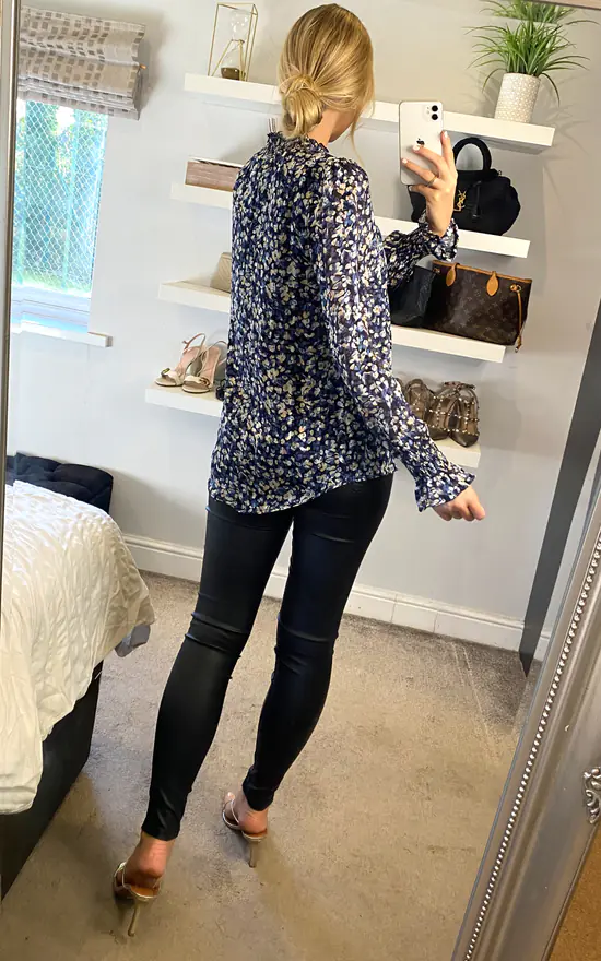 Outlet ๐ Izabel London Navy Floral High Neck Chiffon Blouse ๐คฉ - Image 4