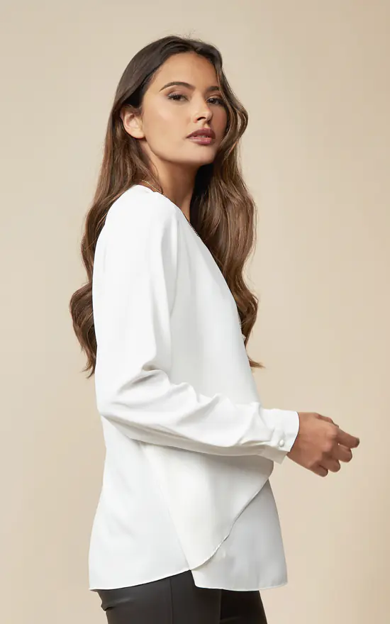 Outlet ๐ HOXTON GAL Long Sleeves Relaxed Fit Layered Top With Necklace In White โญ - Image 2