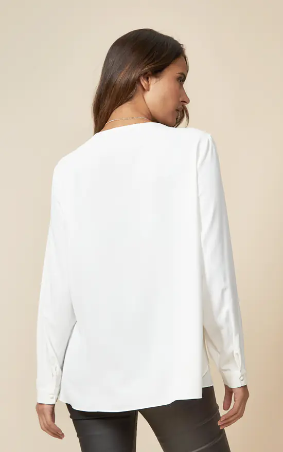 Outlet ๐ HOXTON GAL Long Sleeves Relaxed Fit Layered Top With Necklace In White โญ - Image 3
