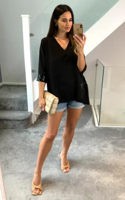 Best deal 😍 HOXTON GAL Oversized 3/4 Sleeves Sequin Top With V Neck Details In Black 💯