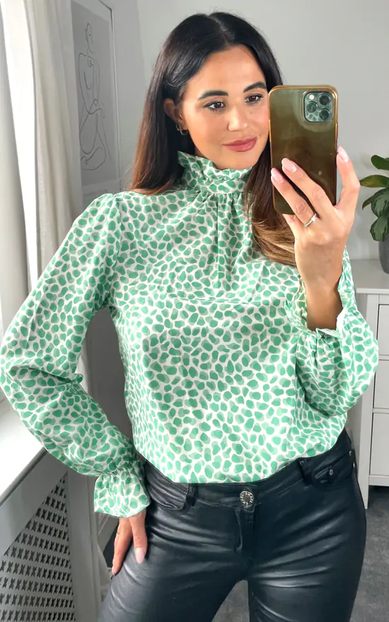 New 😀 D.Anna Leopard Print Top With Frilled High Neck And Long Sleeves In Green 😀 - Image 2