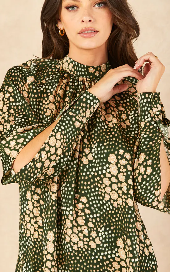 Best Sale ๐ Blue Vanilla Raglan Cut Out Sleeve Volume Top In Green ๐ - Image 3