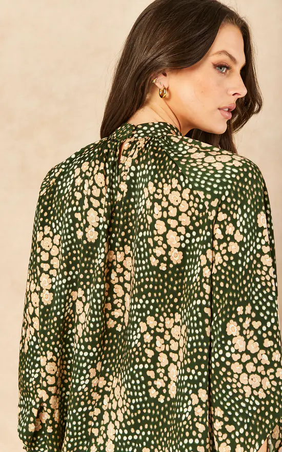 Best Sale ๐ Blue Vanilla Raglan Cut Out Sleeve Volume Top In Green ๐ - Image 4