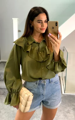Outlet ⭐ HOXTON GAL Oversized Frilled Front 👚 Shirt With Detailed Cuffs In Khaki ⭐