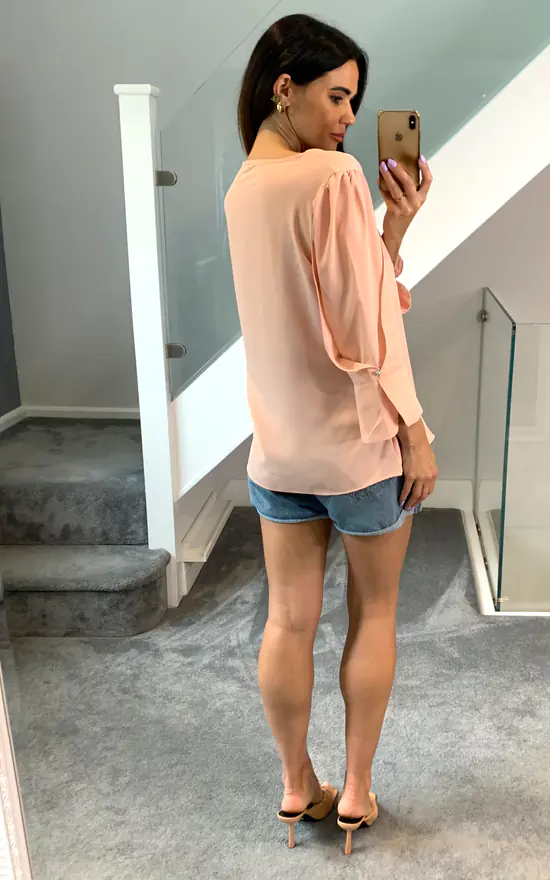 Flash Sale 👏 HOXTON GAL Long Sleeves Detailed Cuff Blouse With V Neck In Pink 🥰 - Image 4