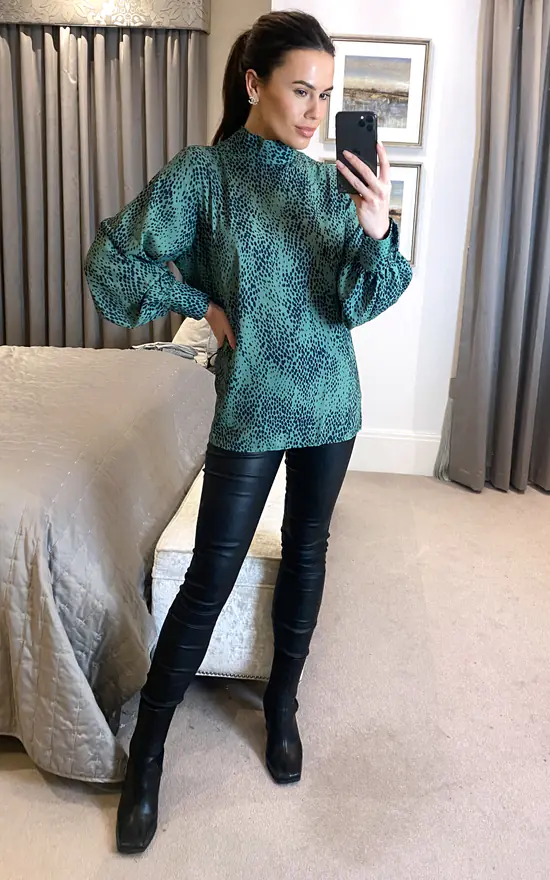 New 🥰 URBAN TOUCH Animal Print High Neck Long Sleeve Top Green 🌟 - Image 2