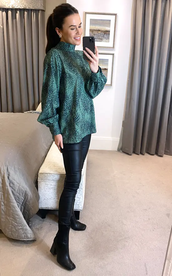 New 🥰 URBAN TOUCH Animal Print High Neck Long Sleeve Top Green 🌟 - Image 4