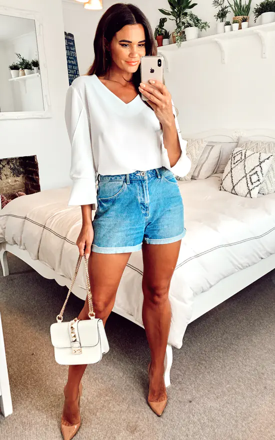 Brand new 👍 HOXTON GAL V Neck Oversized Crepe Top In White ❤️