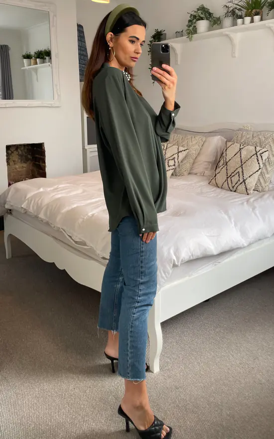 Brand new ⌛ HOXTON GAL Long Sleeves Oversized Top With Pearl Detail Collar In Khaki ✔️ - Image 3