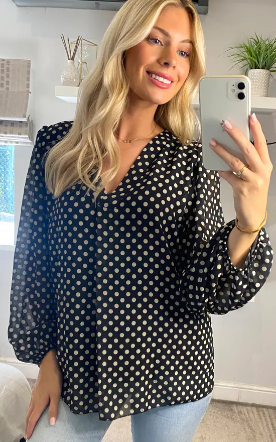 Best Pirce โค๏ธ KURT MULLER Royal Blue Polka Dot V Neck Blouse ๐ - Image 2