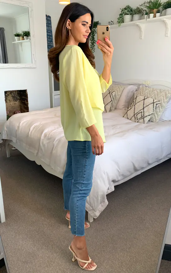 Best reviews of ๐ HOXTON GAL 3/4 Sleeve Relaxed Layered Crepe Top With Necklace In Yellow ๐ - Image 3