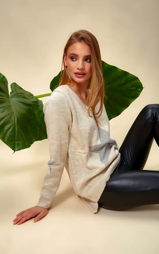 Best deal ๐ฏ HOXTON GAL Oversized Long Sleeves Star Top With V Neck In Cream โญ - Image 4