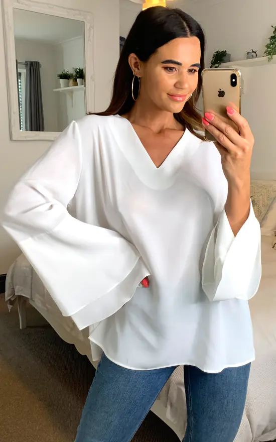 Wholesale ๐ HOXTON GAL Oversized V Neck Long Sleeves Blouse In White ๐ - Image 2