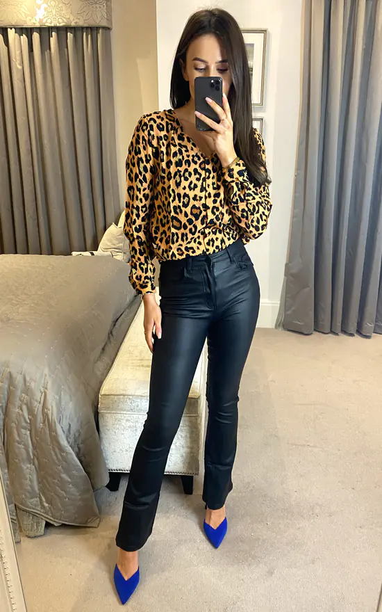 Discount ๐งจ VILA Long Sleeve V Neck Leopard Print Blouse In Brown ๐ฏ