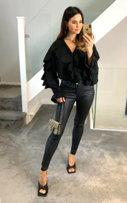 Best Sale ⌛ HOXTON GAL Exclusive Ruffle Detailed V Neck Top With Long Sleeves In Black 🎁